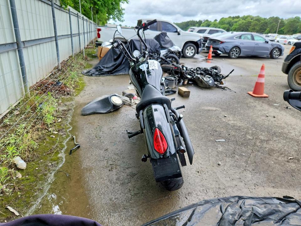 2010 Victory motorcycles Vegas VIN 5VPAB26D5A3004146 COPART salvage auction — ROLLOVER, LA - CERT OF TITLE-SALVAGE, sold $175 on 2026-07-23 (photo 4)