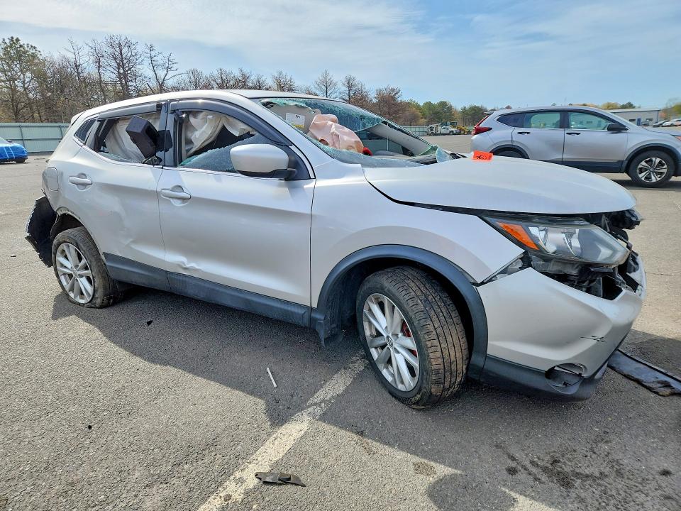 2017 Nissan Rogue VIN JN1BJ1CR9HW117951 COPART salvage auction — ROLLOVER, Ny - Mv-907A Salvage Certificate, sold $400 on 2026-07-13 (photo 4)