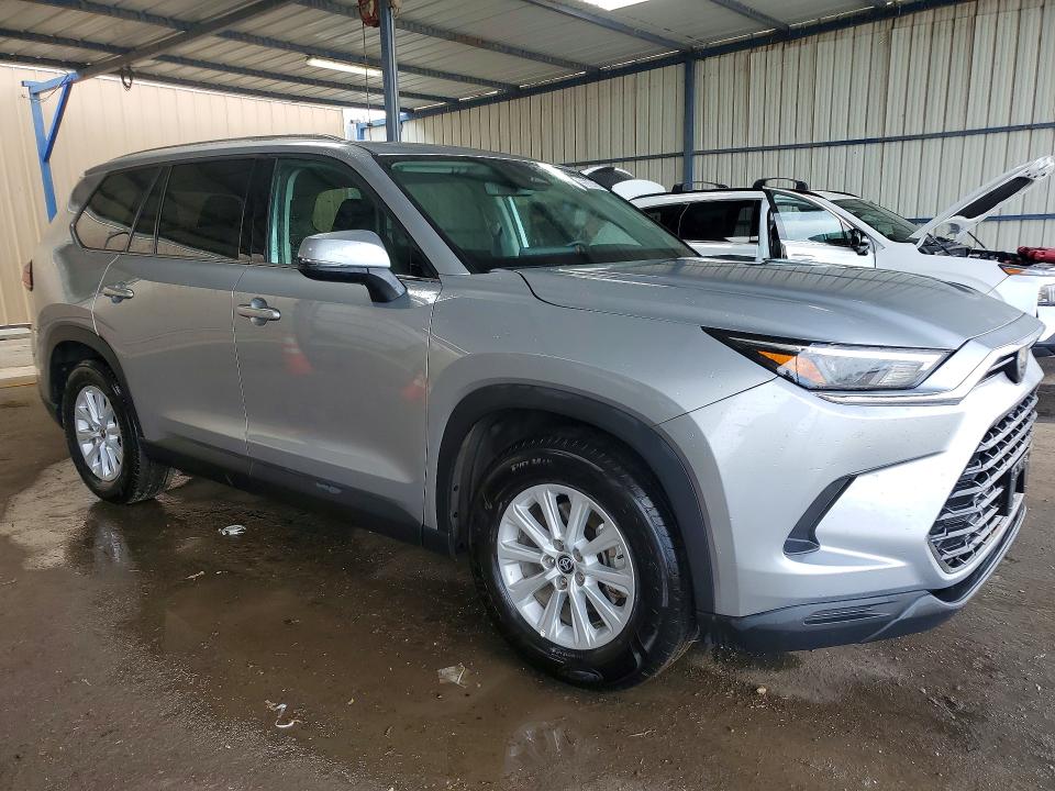 2025 Toyota Highlander VIN 5TDAAAB56SS090464 COPART salvage auction — SIDE, Co - Salvage Title, sold $26,250 on 2026-07-13 (photo 4)