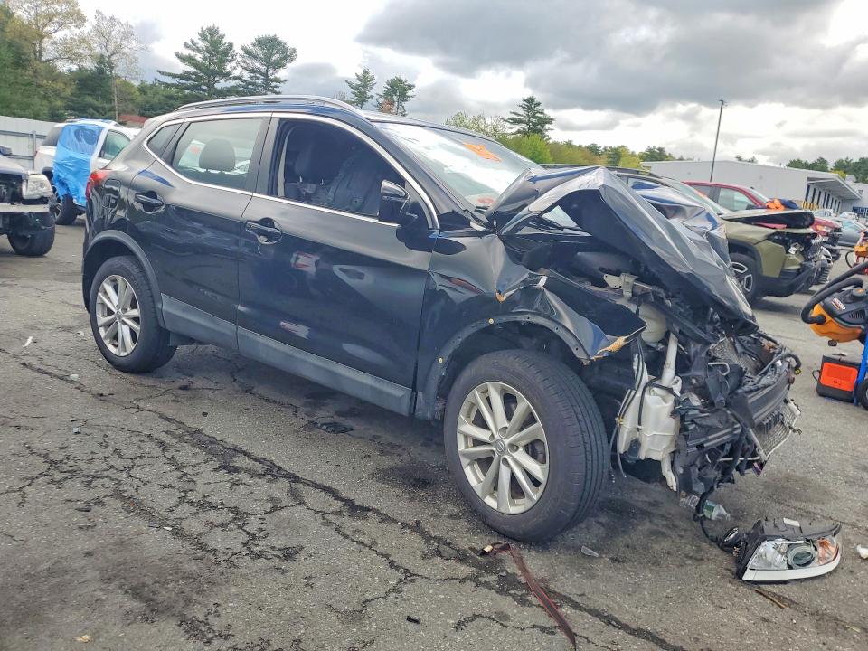 2017 Nissan Rogue VIN JN1BJ1CR4HW135483 COPART salvage auction — FRONT END, RI - SALVAGE CERTIFICATE OF TITLE, sold $425 on 2026-07-09 (photo 4)