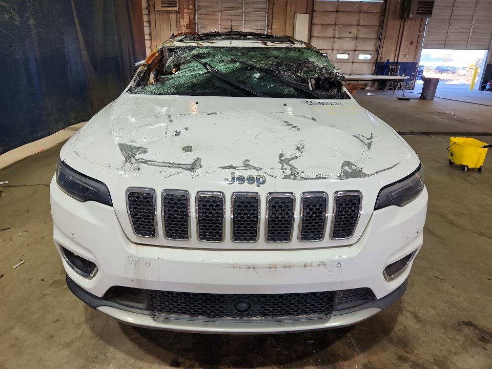 2019 Jeep Cherokee VIN 1C4PJMDN4KD320474 COPART salvage auction — INTERIOR BURN, Mi - Certificate Of Title, sold $300 on 2026-07-02 (photo 5)