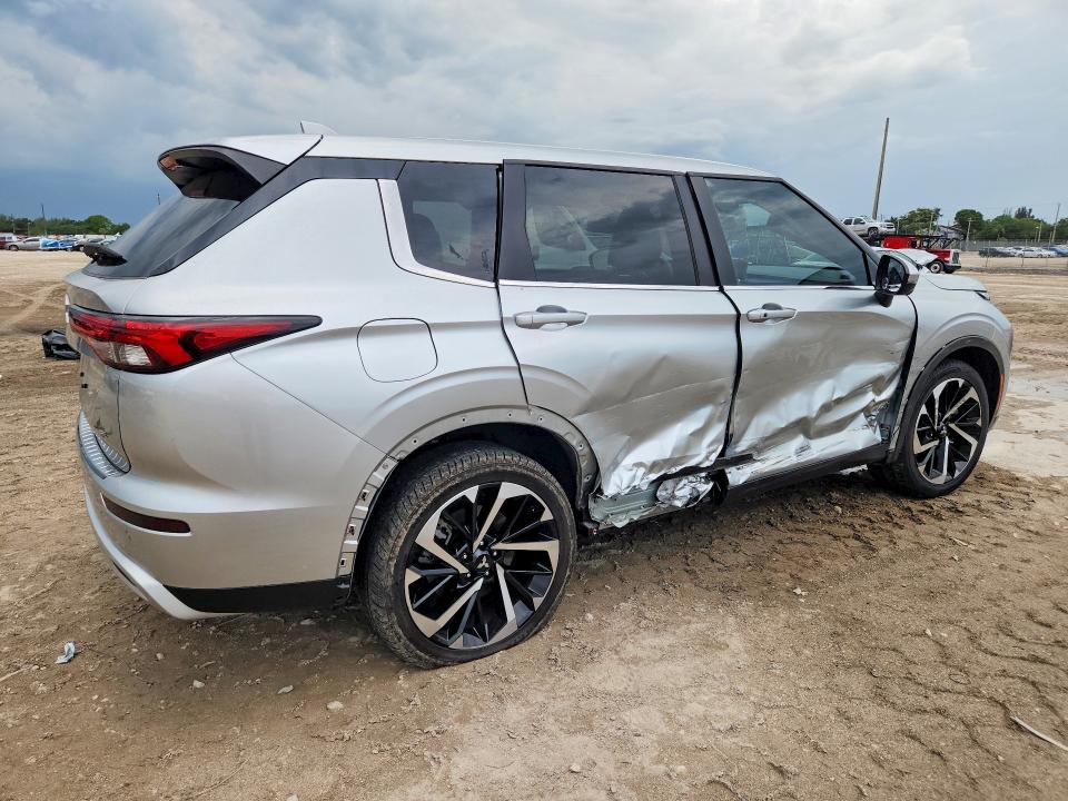2024 Mitsubishi Outlander VIN JA4J3VA80RZ085714 COPART salvage auction — SIDE, Fl - Cert Of Title Slvg Rebuildable, sold $9,100 on 2026-08-20 (photo 3)