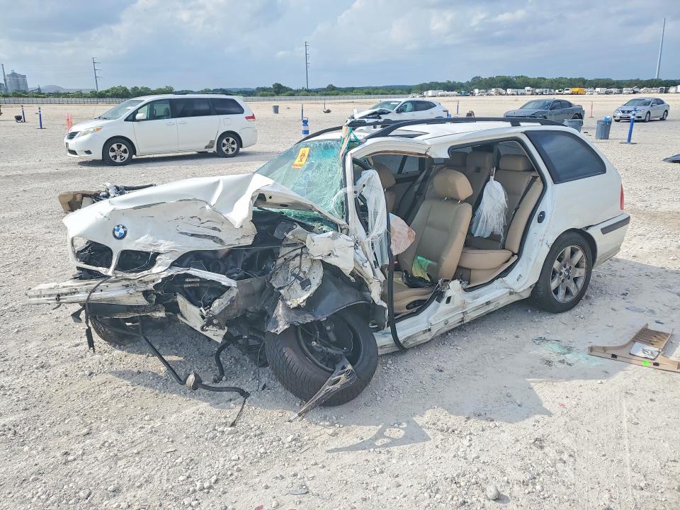 2000 BMW 3er VIN WBAAR3348YJM00434 COPART salvage auction — ALL OVER, Tx - Nonrepairable Title, sold $100 on 2026-08-20 (photo 1)