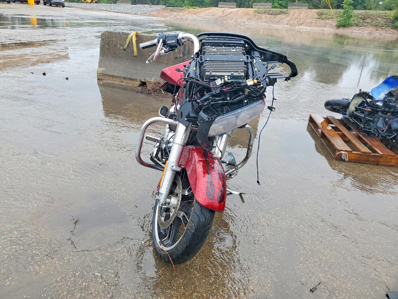 2017 Harley-Davidson FLTRXS VIN 1HD1KTC17HB692244 COPART salvage auction — Front End, SC - CERT OF TITLE-SALVAGE, sold $2,050 on 2026-07-02 (photo 2)