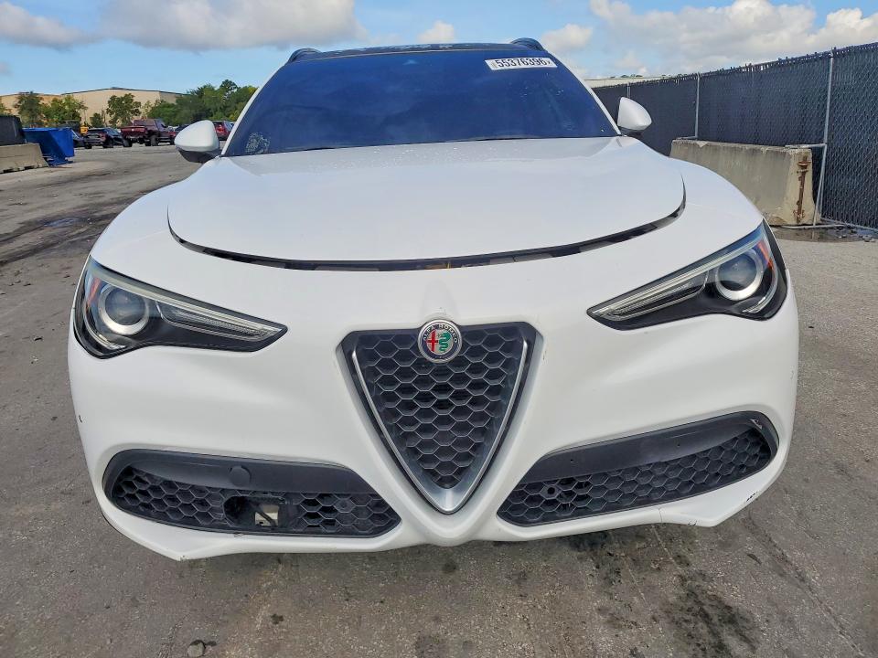 2018 Alfa romeo Stelvio VIN ZASFAKNN0J7B82368 COPART salvage auction — MINOR DENT/SCRATCHES, Fl - Certificate Of Title, sold $5,100 on 2026-07-16 (photo 5)