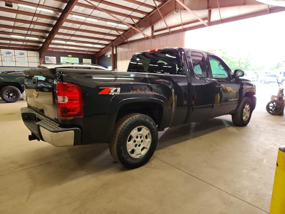 2013 Chevrolet Silverado 1500 VIN 1GCRKSE71DZ217304 COPART salvage auction — MINOR DENT/SCRATCHES, VT - CERTIFICATE OF TITLE, sold $2,500 on 2026-07-09 (photo 3)