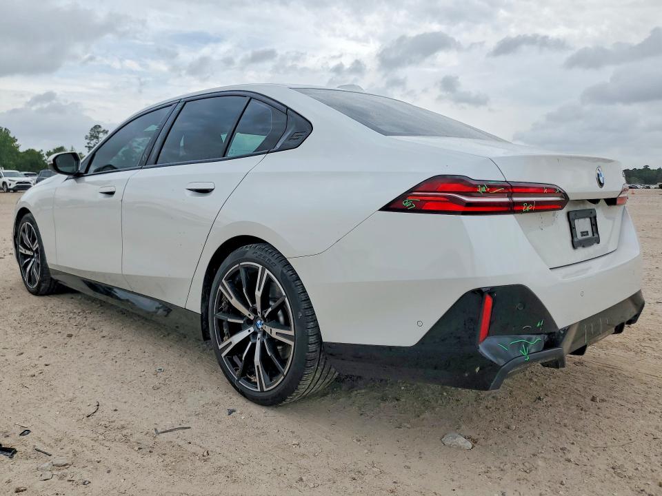 2026 BMW 5er VIN WBA43FJ08TCV32932 COPART salvage auction — UNDERCARRIAGE, Tx - Salvage Vehicle Title, sold $44,000 on 2026-07-24 (photo 2)
