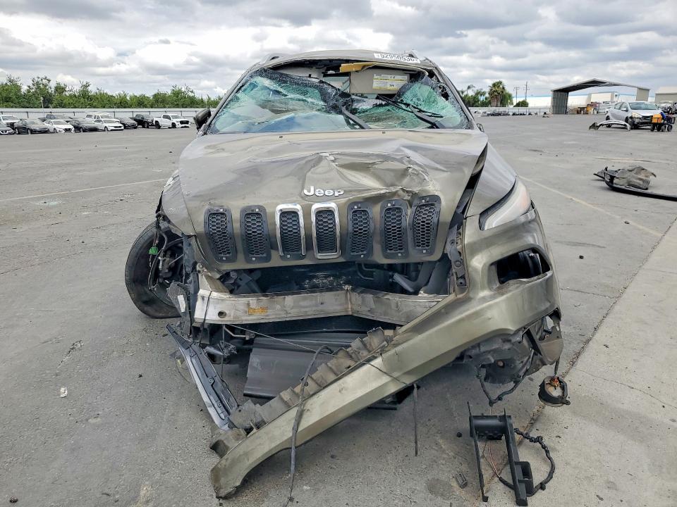2015 Jeep Cherokee VIN 1C4PJMCB7FW663944 COPART salvage auction — ROLLOVER, Ca - Salvage Certificate, sold $300 on 2026-07-23 (photo 5)