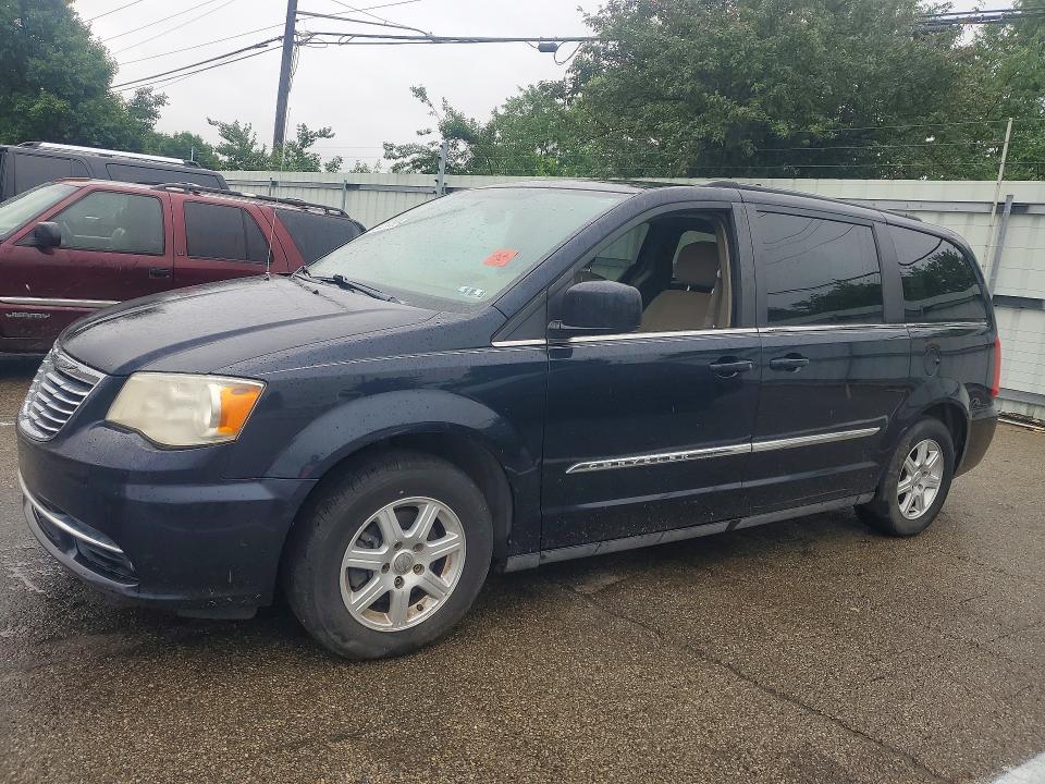 2011 Chrysler Town & country VIN 2A4RR5DG7BR615987 COPART salvage auction — MINOR DENT/SCRATCHES, Oh - Certificate Of Title, sold $300 on 2026-07-22 (photo 1)