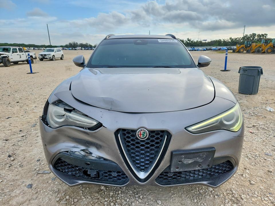 2018 Alfa romeo Stelvio VIN ZASFAKNN8J7B80173 COPART salvage auction — FRONT END, Tx - Salvage Vehicle Title, sold $2,200 on 2026-07-30 (photo 5)