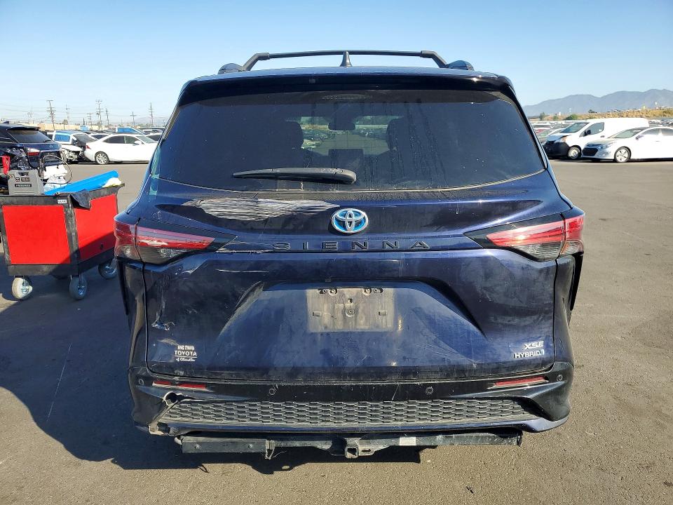 2022 Toyota Sienna VIN 5TDXRKEC0NS090659 COPART salvage auction — REAR END, Az - Dis/Dlr/Exp Only Clean Title (P), sold $15,800 on 2026-07-29 (photo 6)