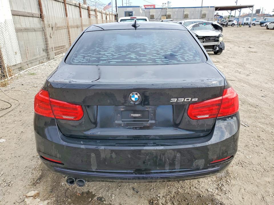 2017 BMW 3er VIN WBA8E1C59HK895244 COPART salvage auction — NORMAL WEAR, Ca - Dis/Dlr/Exp Only Clean Title, sold $2,850 on 2026-07-27 (photo 6)