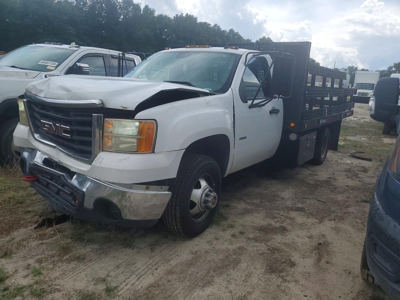 2008 GMC Sierra VIN 1GDJC346X8E133354 COPART salvage auction — Front End, GA - CERT OF TITLE-SALVAGE, sold $1,900 on 2026-07-02 (photo 2)
