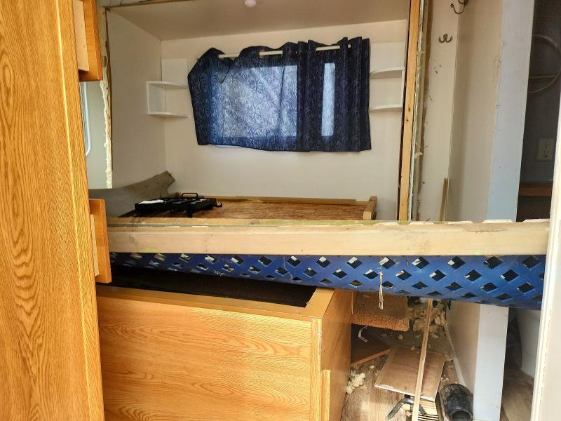 2007 Dutchman Hornet VIN 4YDT27F2677200209 COPART salvage auction — ROOF, QC - IRRECUPERABLE, sold $150 on 2026-07-28 (photo 6)