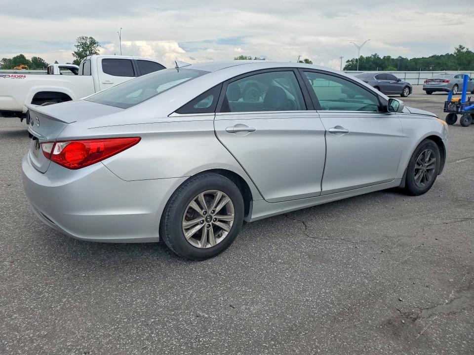 2013 Hyundai VIN 5NPEB4ACXDH586909 COPART salvage auction — VANDALISM, Nc - Salvage Certificate Of Title, sold $250 on 2026-07-16 (photo 3)