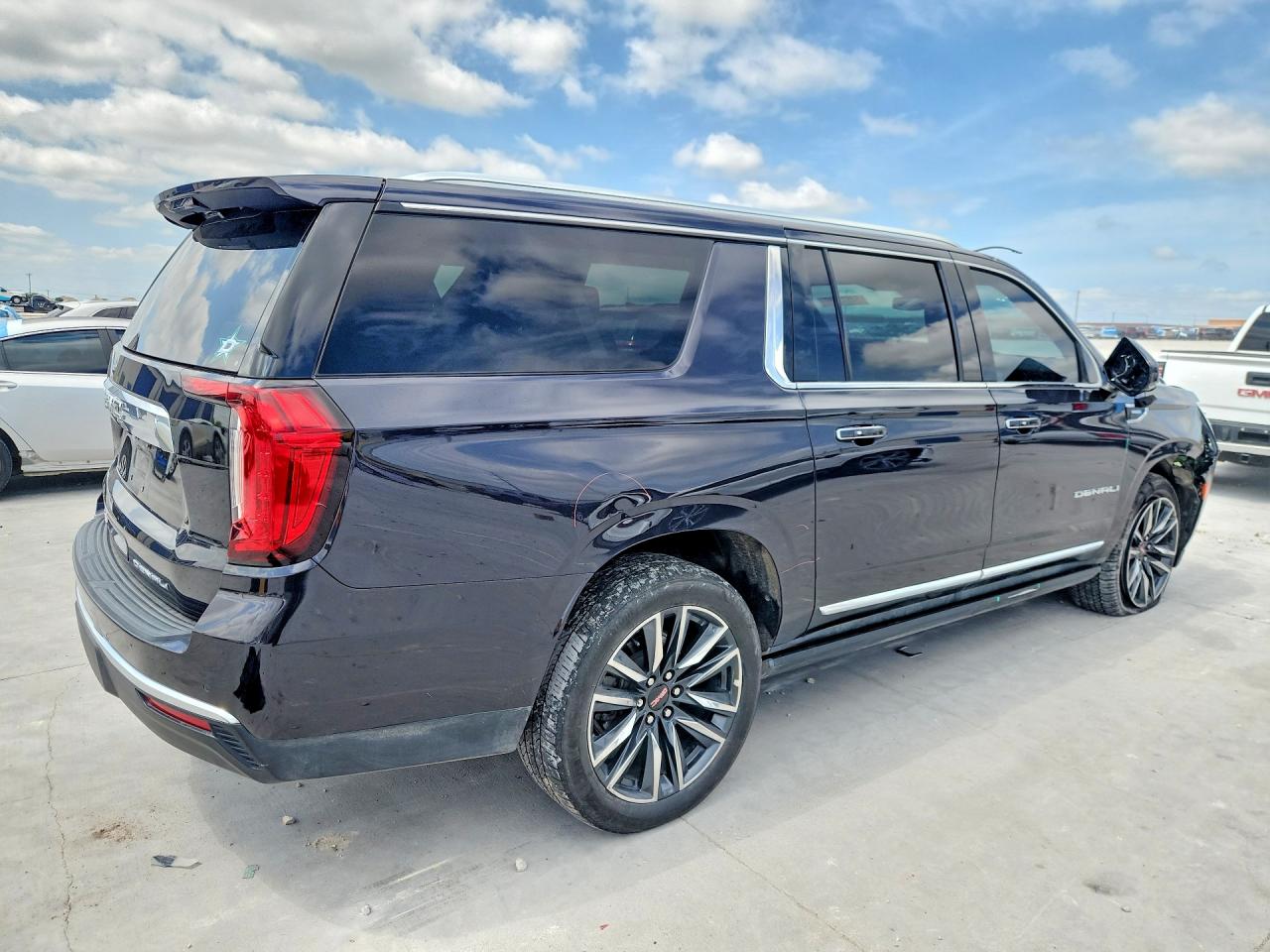 2023 GMC Yukon XL VIN 1GKS2JKT6PR335581 COPART salvage auction — Front End, TX - SALVAGE VEHICLE TITLE, sold $33,500 on 2026-07-02 (photo 3)
