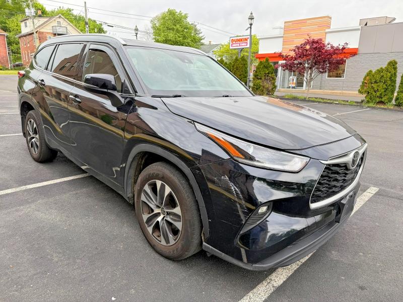 2022 Toyota Highlander VIN 5TDGZRBH5NS591314 COPART salvage auction — MINOR DENT/SCRATCHES, Ny - Certificate Of Title, sold $21,600 on 2026-07-21 (photo 4)