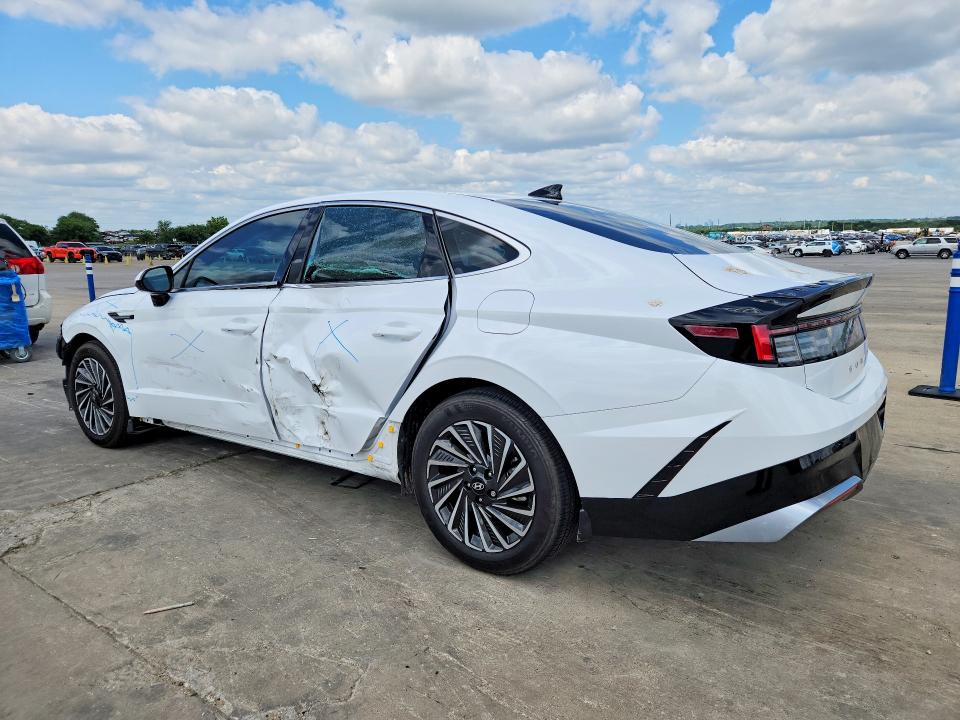 2025 Hyundai Sonata VIN KMHL34JJ0SA127472 COPART salvage auction — SIDE, Tx - Salvage Vehicle Title, sold $10,200 on 2026-07-16 (photo 2)