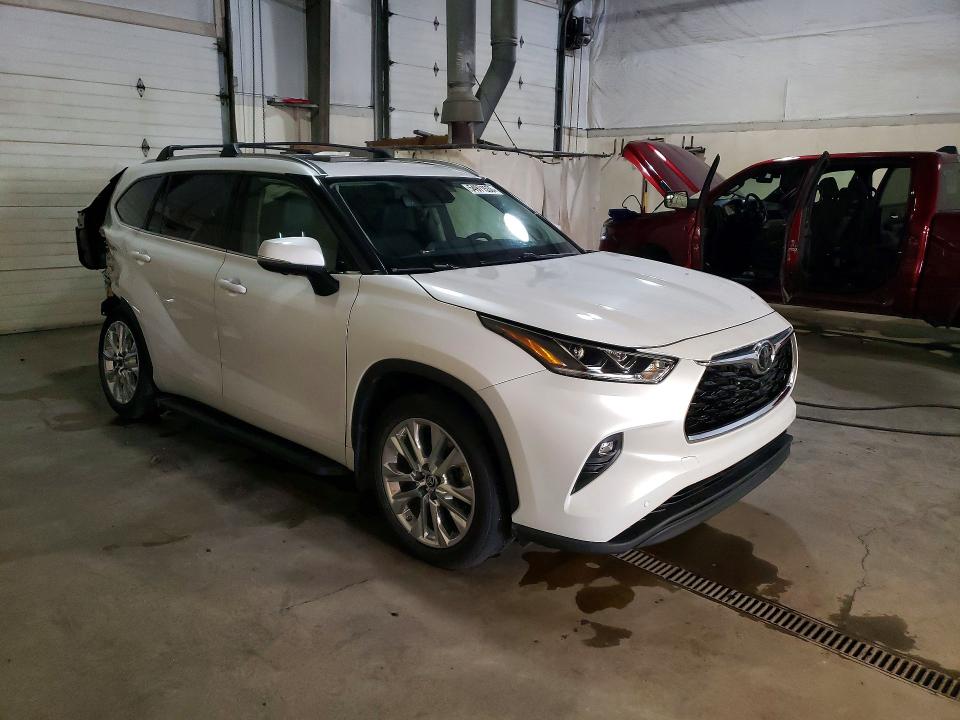 2024 Toyota Highlander VIN 5TDKDRBH5RS537607 COPART salvage auction — REAR END, Ak - Bill Of Sale- Salvage, sold $2,600 on 2026-07-28 (photo 4)
