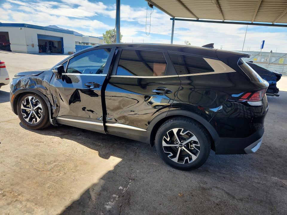 2023 Kia VIN 5XYK33AF8PG069172 COPART salvage auction — SIDE, Tx - Salvage Vehicle Title, sold $4,250 on 2026-07-31 (photo 2)