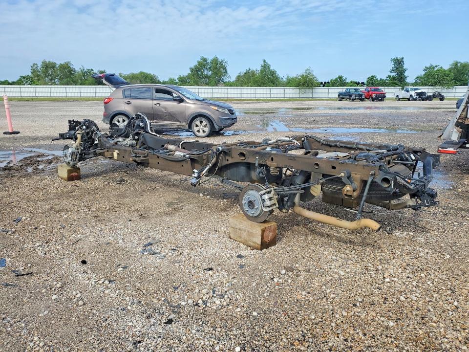 2024 Chevrolet Silverado VIN 2GCUDJEDXR1158600 COPART salvage auction — STRIPPED, Tx - Nonrepairable Title, sold $1,450 on 2026-07-02 (photo 2)