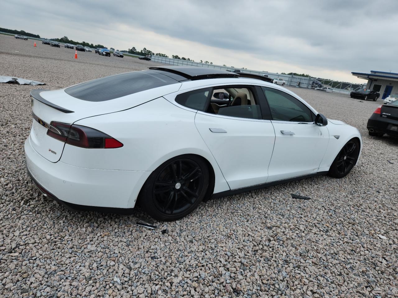 2013 Tesla Model S VIN 5YJSA1CP0DFP24928 COPART salvage auction — Mechanical, NC - DEALER ONLY CLEAN TITLE, sold $1,750 on 2026-06-30 (photo 3)