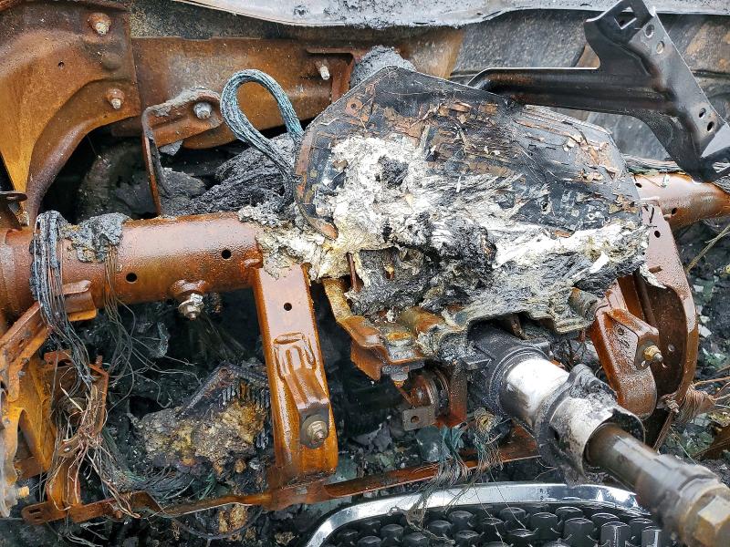 2018 Kia Sorento VIN 5XYPG4A39JG386746 COPART salvage auction — INTERIOR BURN, KY - BILL OF SALE/PART ONLY/NO TITL, sold $275 on 2026-07-23 (photo 9)