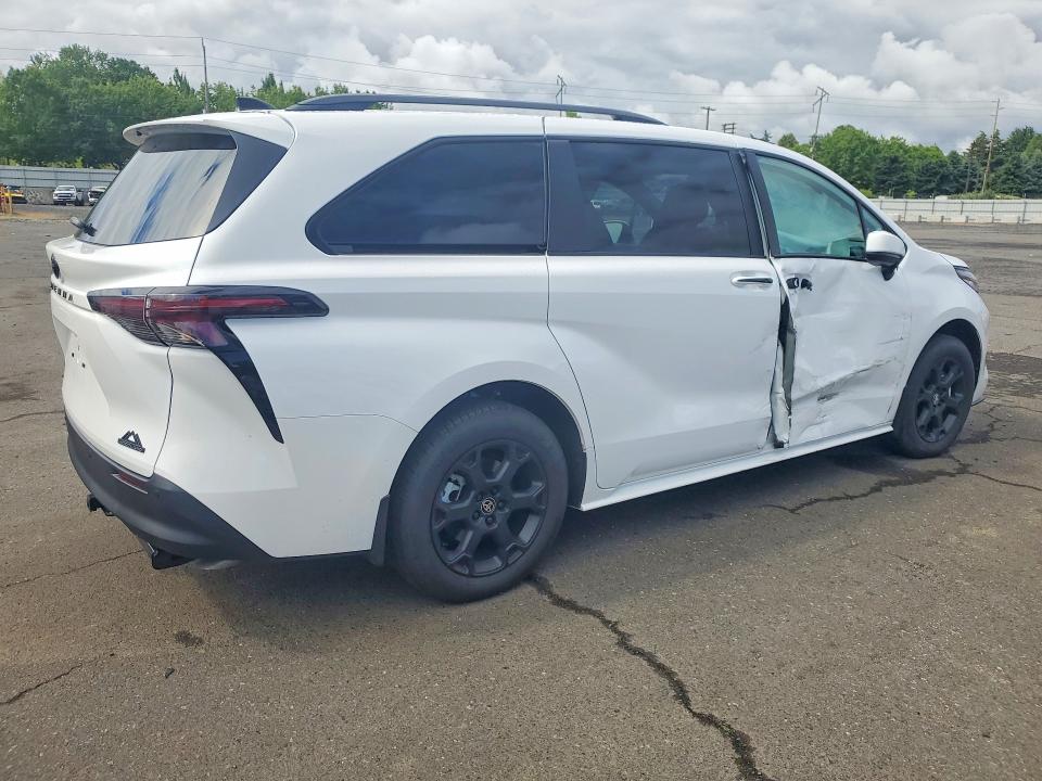 2026 Toyota Sienna VIN 5TDCSKFC7TS244914 COPART salvage auction — SIDE, Or - Salvage Title Certificate, sold $20,300 on 2026-07-27 (photo 3)