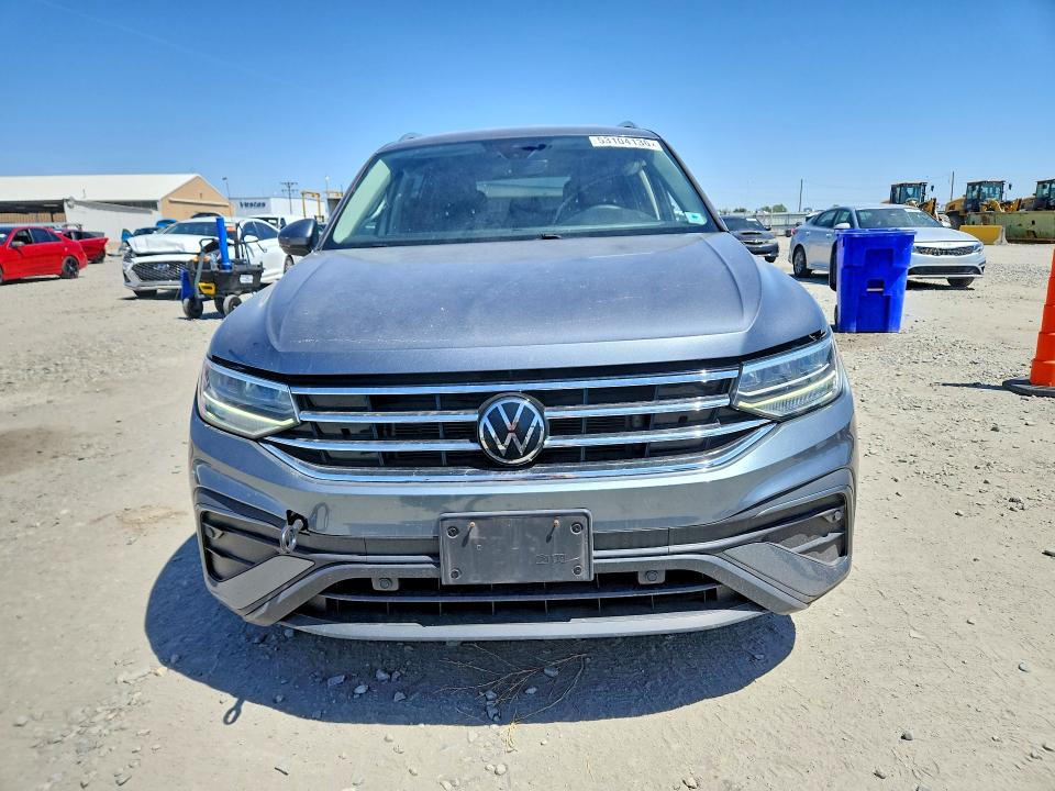2022 Volkswagen Tiguan VIN 3VV2B7AX9NM046956 COPART salvage auction — ROLLOVER, Co - Dis/Dlr/Exp Only Clean Title, sold $6,800 on 2026-07-02 (photo 5)