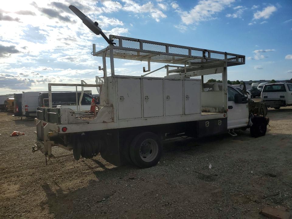2019 Ford F-550 VIN 1FDUF5GY3KEG13594 COPART salvage auction — BURN, Az - Cert Of Title - Salvage, sold $650 on 2026-07-08 (photo 3)