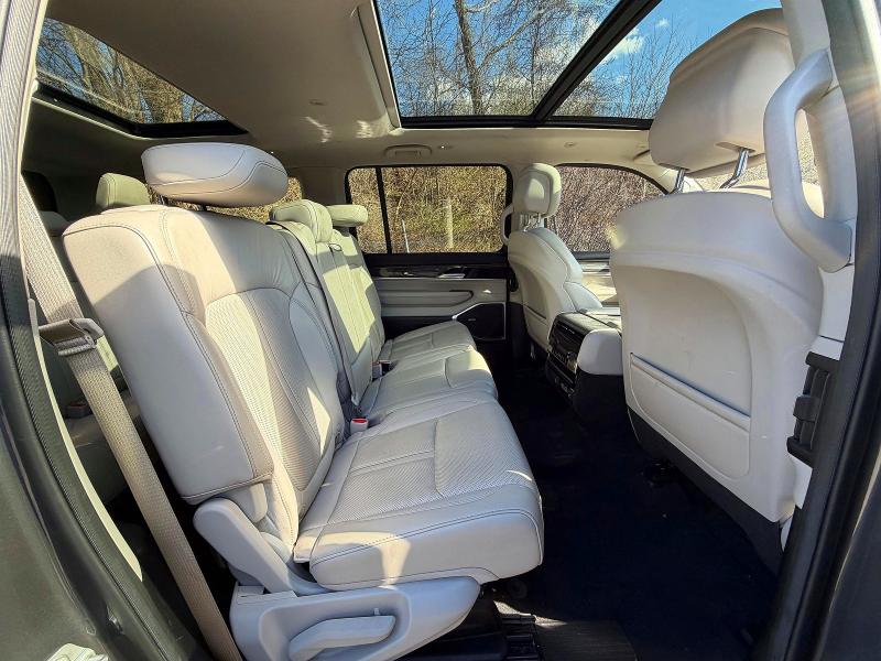 2022 Jeep Wagoneer VIN 1C4SJVBT4NS129042 COPART salvage auction — NORMAL WEAR, Nj - Cert Of Title W/Salvage Histor (P), sold $19,700 on 2026-07-21 (photo 6)