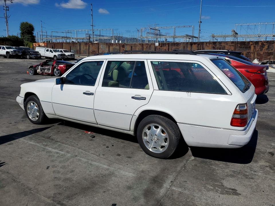 1995 Mercedes-benz E-class VIN WDBEA92E3SF304552 COPART salvage auction — NORMAL WEAR, Ca - Salvage Acquisition Billofsale, sold $525 on 2026-07-10 (photo 2)