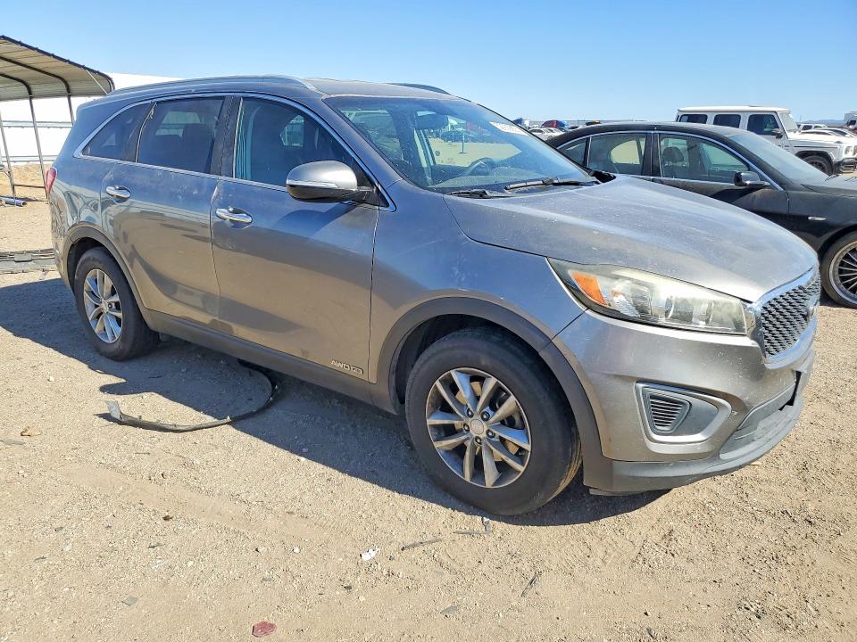 2016 Kia Sorento VIN 5XYPGDA53GG177562 COPART salvage auction — SIDE, CA - DIS/DLR/EXP ONLY CLEAN TITLE, sold $900 on 2026-07-20 (photo 4)