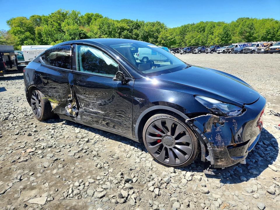 2022 Tesla Model y VIN 7SAYGDEF3NF375136 COPART salvage auction — SIDE, Nj - Cert Of Title-Salvage, sold $9,500 on 2026-07-27 (photo 4)