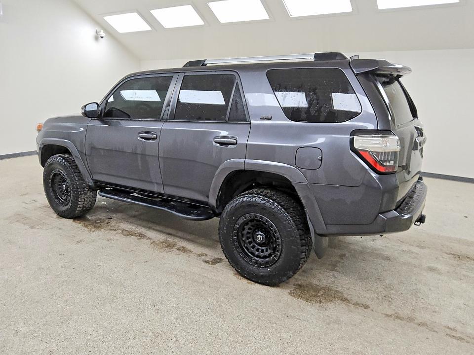 2022 Toyota 4runner VIN JTENU5JR3N6085209 COPART salvage auction — FRONT END, In - Certificate Of Title, sold $26,500 on 2026-07-16 (photo 2)