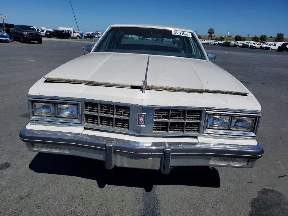 1981 Oldsmobile 98 VIN 1G3AX69Y5BM254990 COPART salvage auction — MINOR DENT/SCRATCHES, Ca - Dis/Dlr/Exp App For Dup Clean, sold $300 on 2026-07-08 (photo 5)