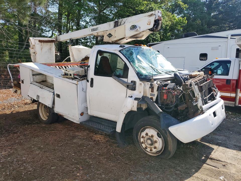 2005 Chevrolet 4500 VIN 1GBE4C1E35F526735 COPART salvage auction — ROLLOVER, Md - Cert Of Salvage > 75% Damage, sold $375 on 2026-07-08 (photo 4)