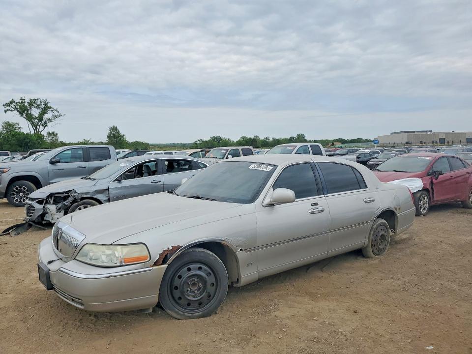 2003 Lincoln TOWN CAR VIN 1LNHM83WX3Y626677 COPART salvage auction — HAIL, IA - CERT OF TITLE-SALVAGE TITLE, sold $475 on 2026-07-31 (photo 1)