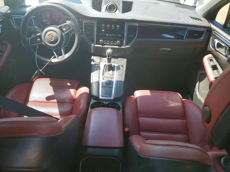 2017 Porsche Macan VIN WP1AB2A56HLB15523 COPART salvage auction — WATER/FLOOD, Il - Salvage Certificate, sold $5,300 on 2026-08-11 (photo 8)