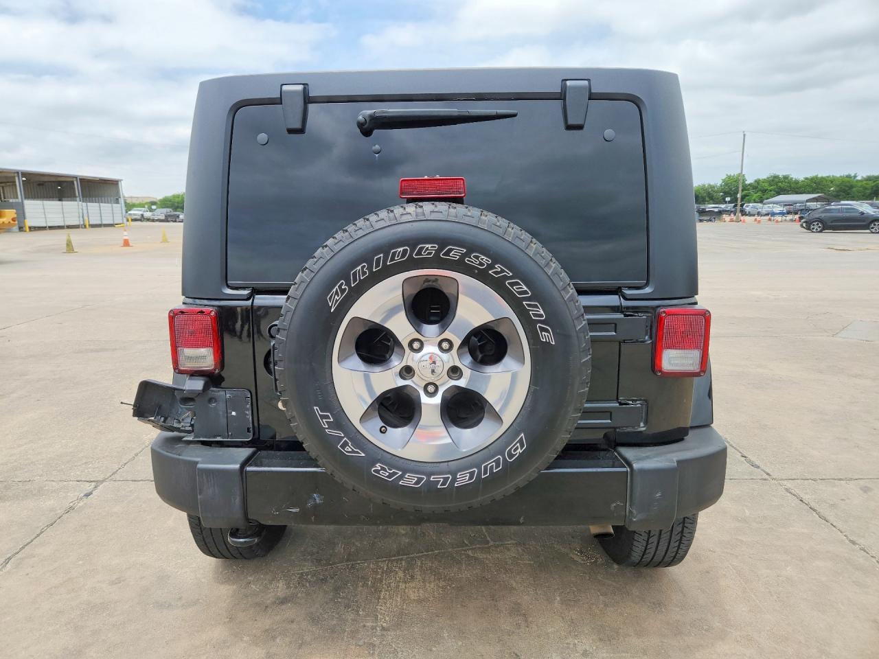 2017 Jeep Wrangler Unlimited VIN 1C4BJWEG3HL696314 COPART salvage auction — Rear End, TX - SALVAGE VEHICLE TITLE, sold $6,600 on 2026-06-29 (photo 6)