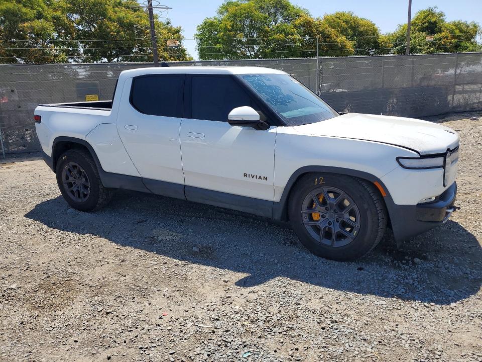 2022 Rivian VIN 7FCTGAAAXNN015566 COPART salvage auction — SIDE, Salvage Title, sold $19,500 on 2026-07-24 (photo 4)