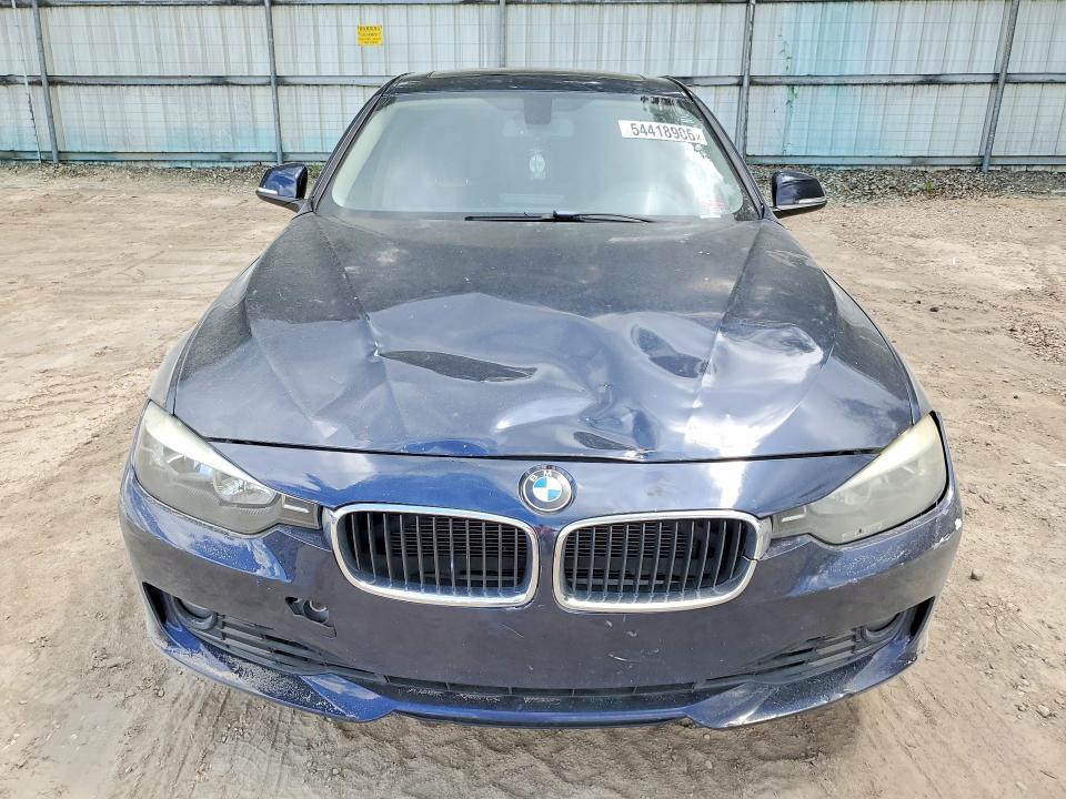 2013 BMW 3er VIN WBA3A5G5XDNP22218 COPART salvage auction — MINOR DENT/SCRATCHES, Fl - Cert Of Title Slvg Rebuildable, sold $1,150 on 2026-07-31 (photo 5)