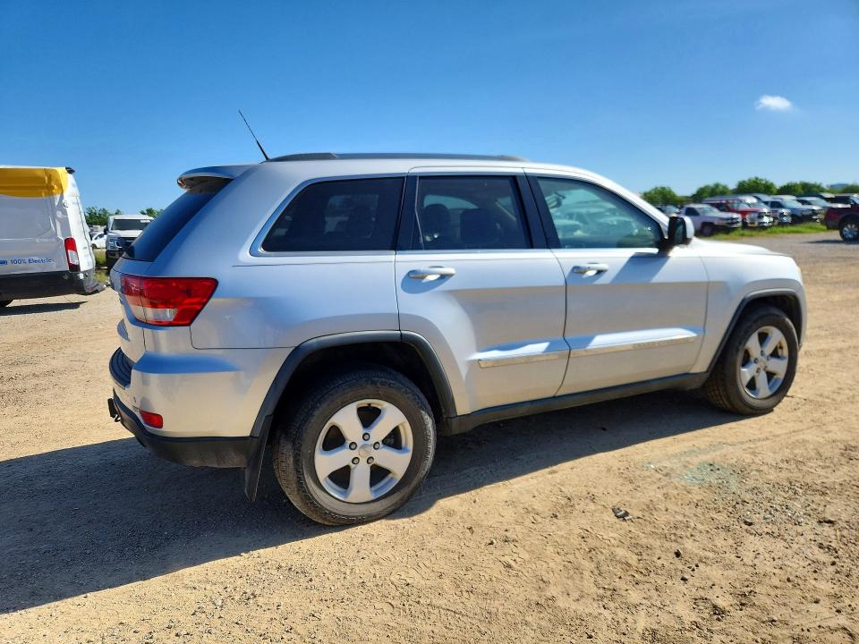 2011 Jeep Grand cherokee VIN 1J4RR4GT7BC509843 COPART salvage auction — MINOR DENT/SCRATCHES, Wa - Vehicle Cert Of Ownership-Titl (P), sold $1,500 on 2026-07-02 (photo 3)