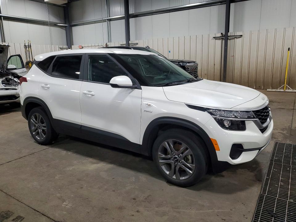 2023 Kia Seltos VIN KNDEPCAA2P7413632 COPART salvage auction — HAIL, Mn - Cert Of Title-Salvage, sold $10,300 on 2026-07-14 (photo 4)