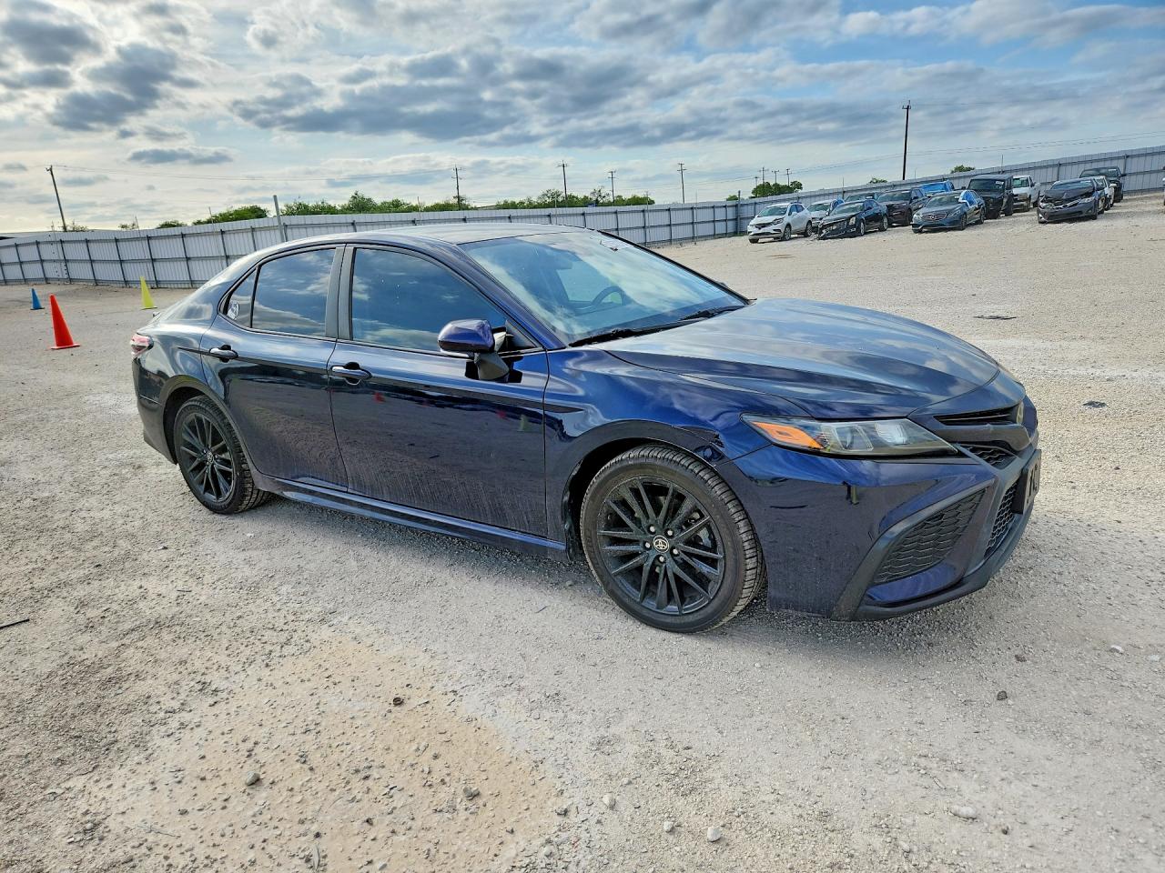 2022 Toyota Camry VIN 4T1G11AK1NU649514 COPART salvage auction — Side, TX - SALVAGE VEHICLE TITLE, sold $9,900 on 2026-07-09 (photo 4)