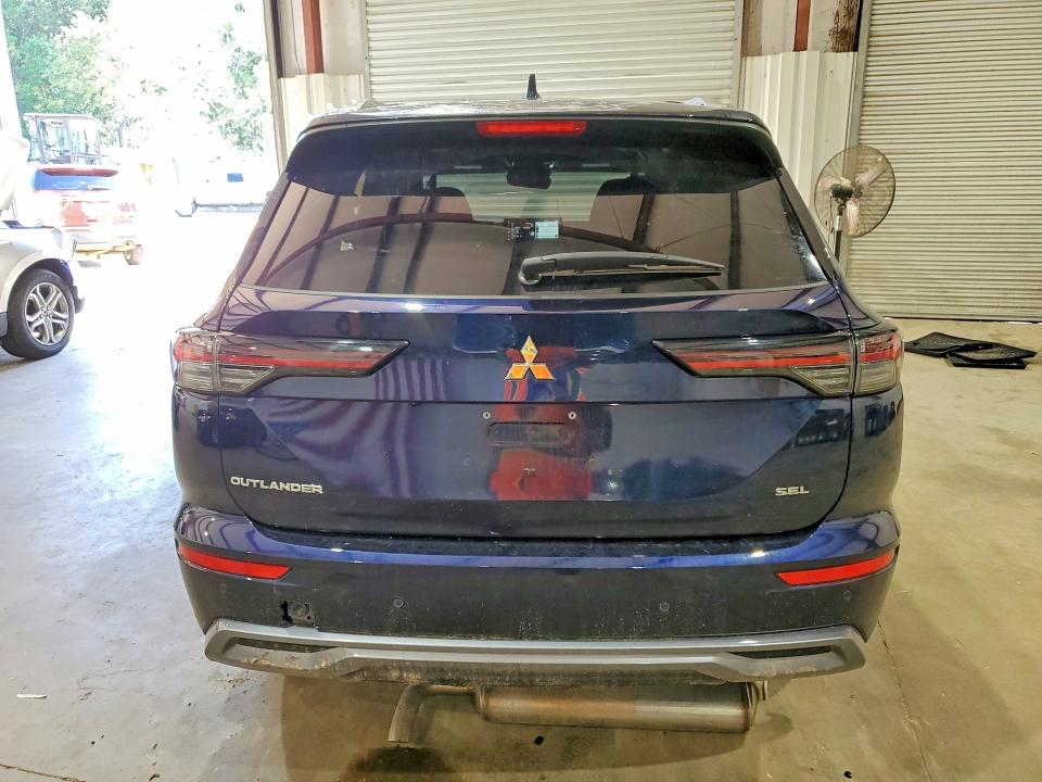 2025 Mitsubishi Outlander VIN JA4J3WA8XSZ057057 COPART salvage auction — SIDE, TX - SALVAGE VEHICLE TITLE, sold $8,400 on 2026-07-13 (photo 6)