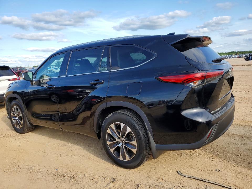 2022 Toyota Highlander VIN 5TDGZRAH2NS539057 COPART salvage auction — MINOR DENT/SCRATCHES, Tx - Certificate Of Title, sold $3,450 on 2026-07-30 (photo 2)