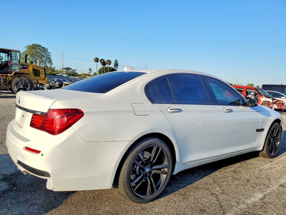2013 BMW 7er VIN WBAYA6C50DC995312 COPART salvage auction — REAR END, Id - Salvage Certificate Of Title, sold $4,200 on 2026-07-02 (photo 3)