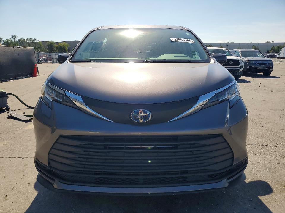 2021 Toyota VIN 5TDBSKFC0MS023460 COPART salvage auction — SIDE, Salvage Title, sold $4,000 on 2026-07-28 (photo 5)