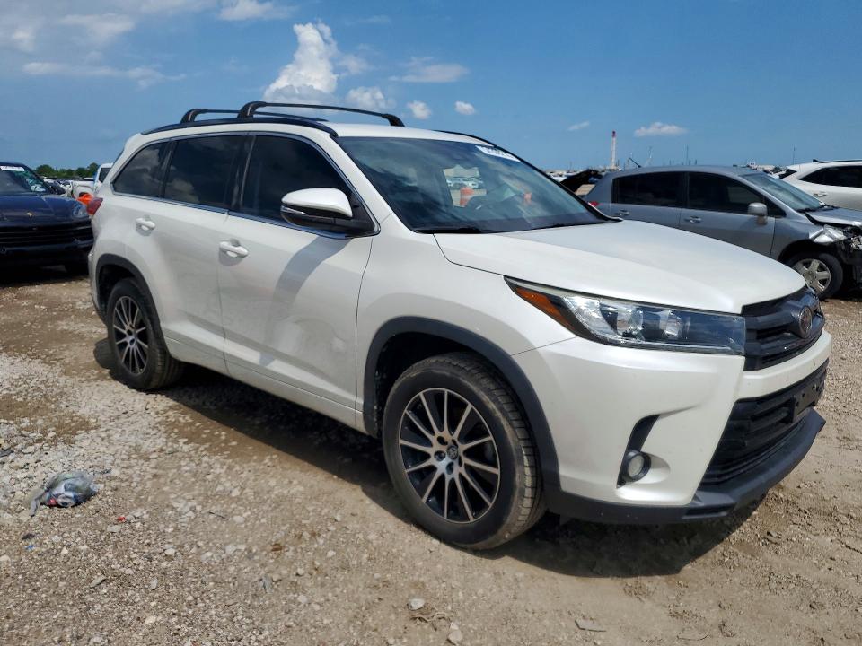 2018 Toyota Highlander VIN 5TDKZRFH1JS541847 COPART salvage auction — SIDE, Tx - Salvage Vehicle Title, sold $650 on 2026-07-30 (photo 4)